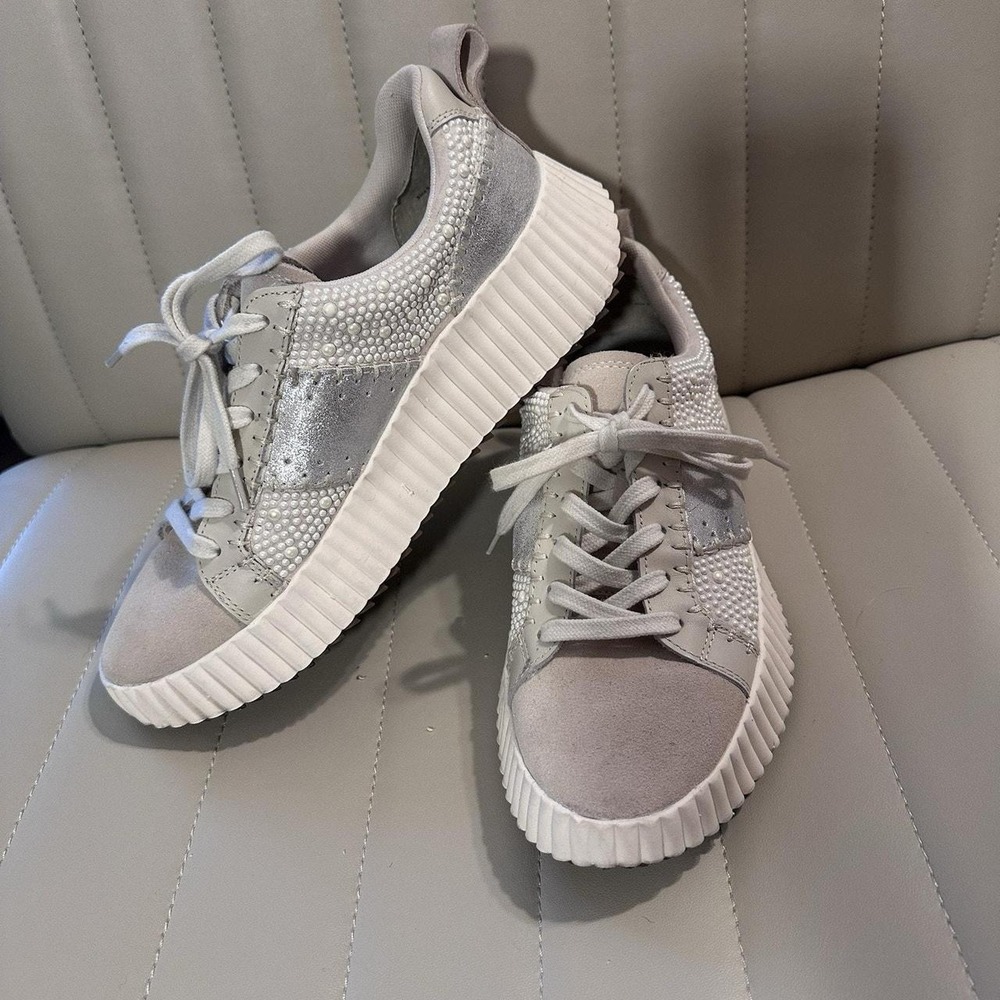 Dolce Vita Platform Dneakers Pearls size 9 Women's gray